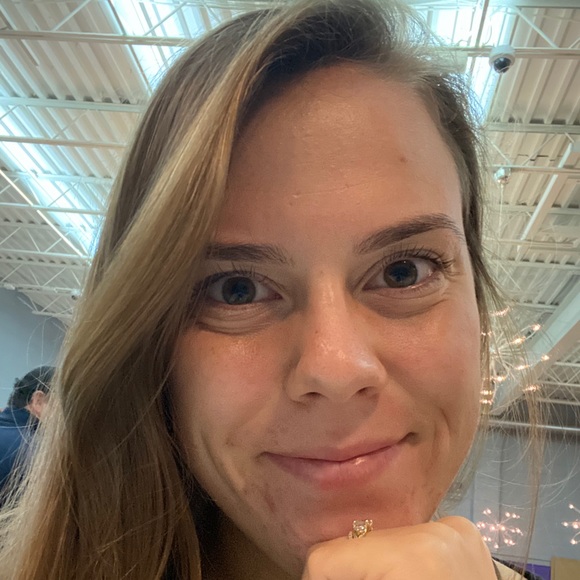 Meet your Posher, Jennifer - Picture 1 of 1